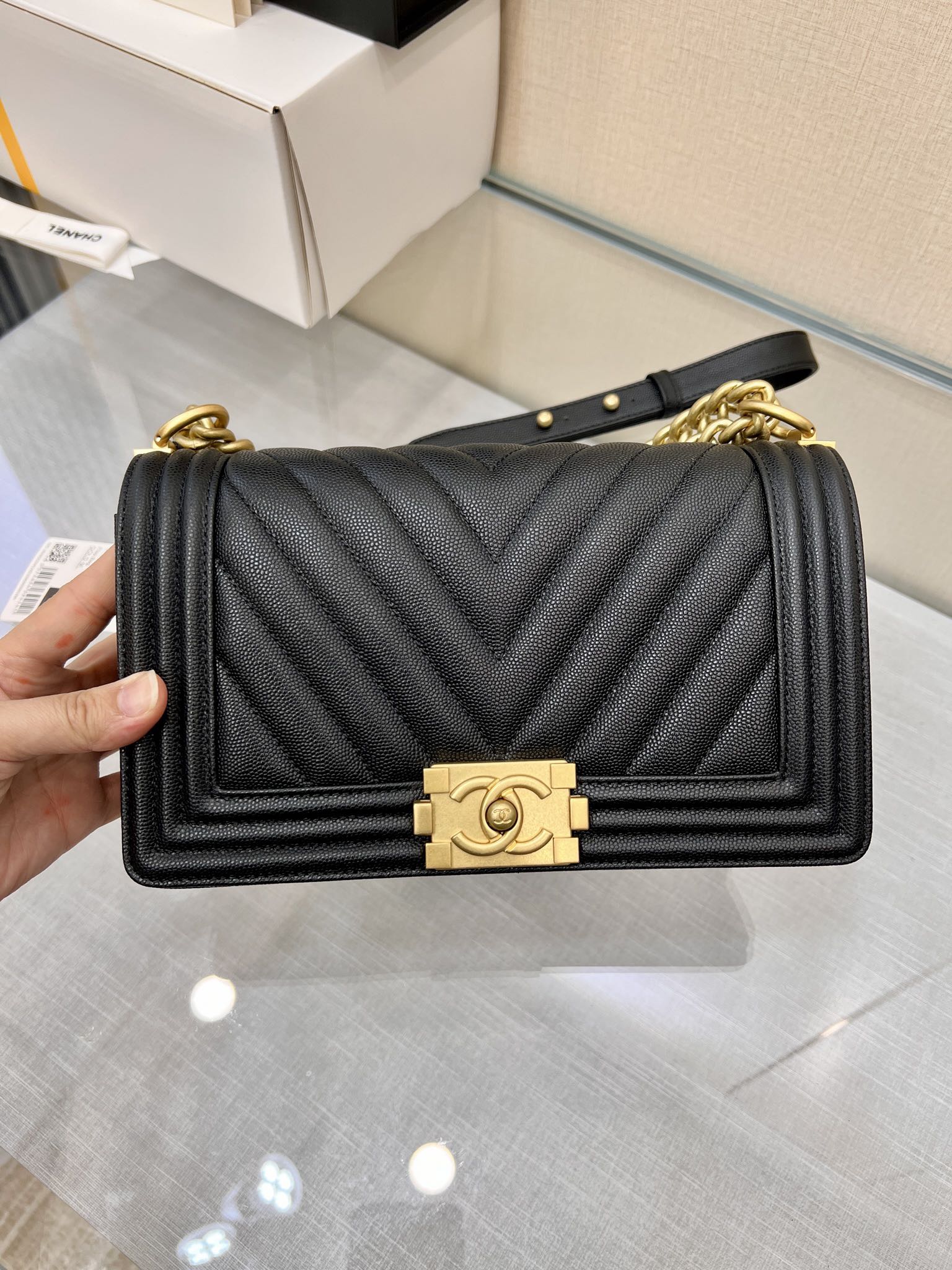 BOY BAG MEDIUM 25 BLACK HARDWARE