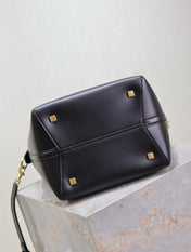 LE 37 MEDIUM BUCKET BAG 26 IN BLACK CALFSKIN GOLD HARDWARE