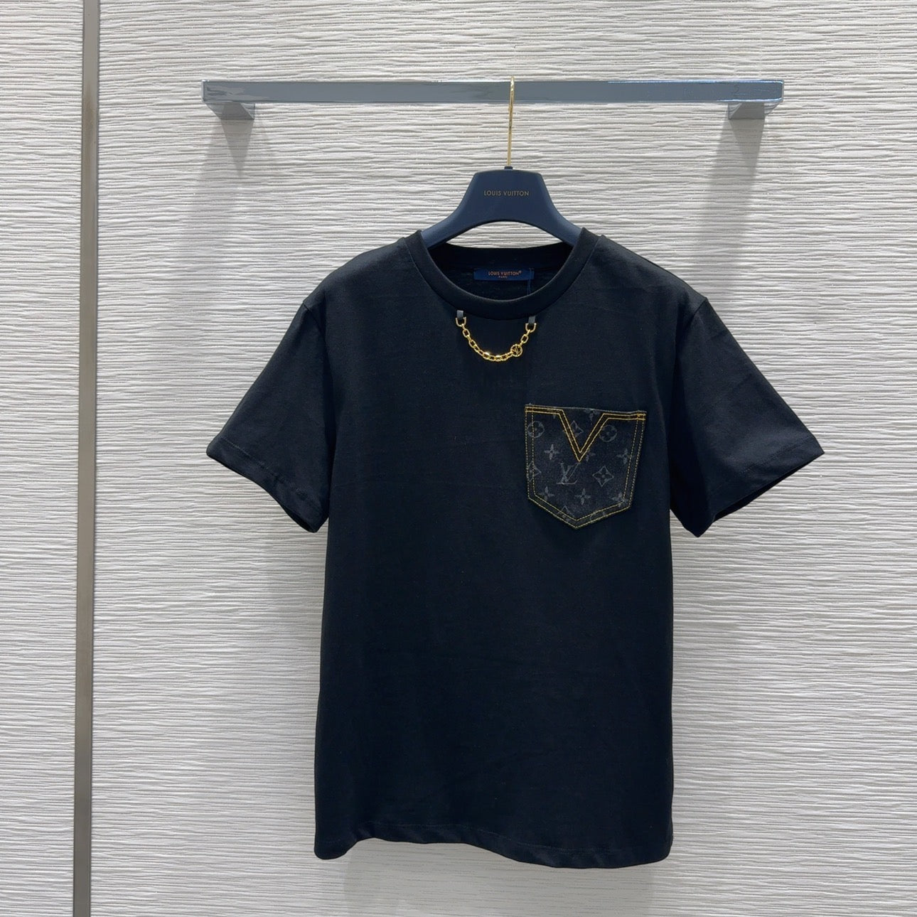 LV T-SHIRT BLACK 290187