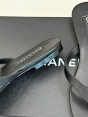 FLAT THONG SANDALS IN BLACK CALFKSIN EMBOSSED CRYSTAL