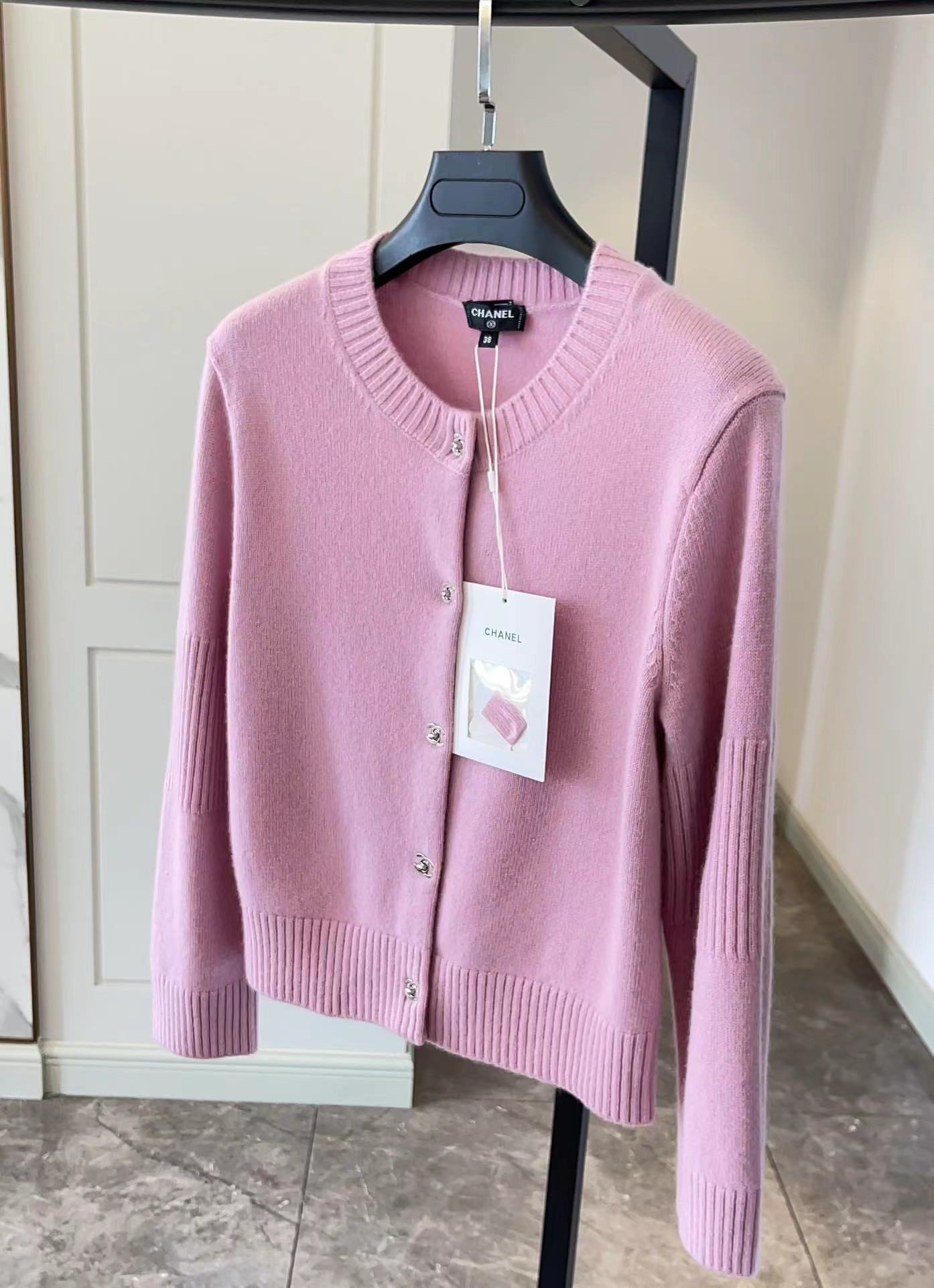 CC  CRYSTAL BUTTON PINK CARDIGAN