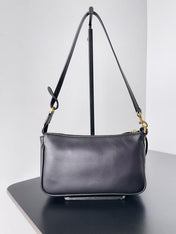 RODEO SHOULDER BAG 22 IN BLACK CALFSKIN GOLD HARDWARE