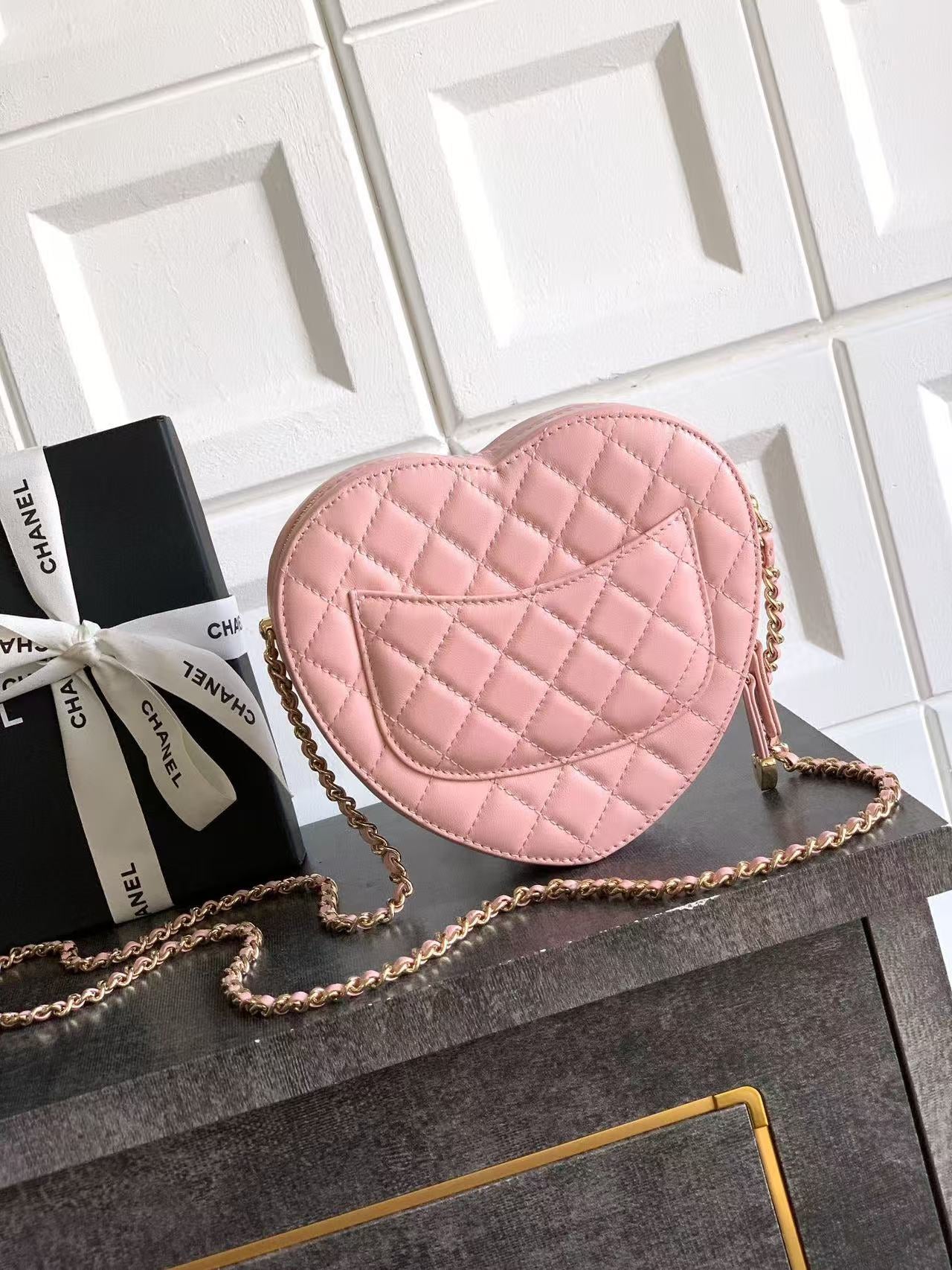 CC HEART QUILTED SHOULDER BAG 19 IN PINK CALFSKIN TP2