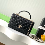 CC FLAP BAG 19 IN BLACK CALFSKIN GOLD HARDWARE