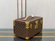 LV MAKEUP CASE 42 IN MONOGRAM PATTERN WITH MIRROR TP2