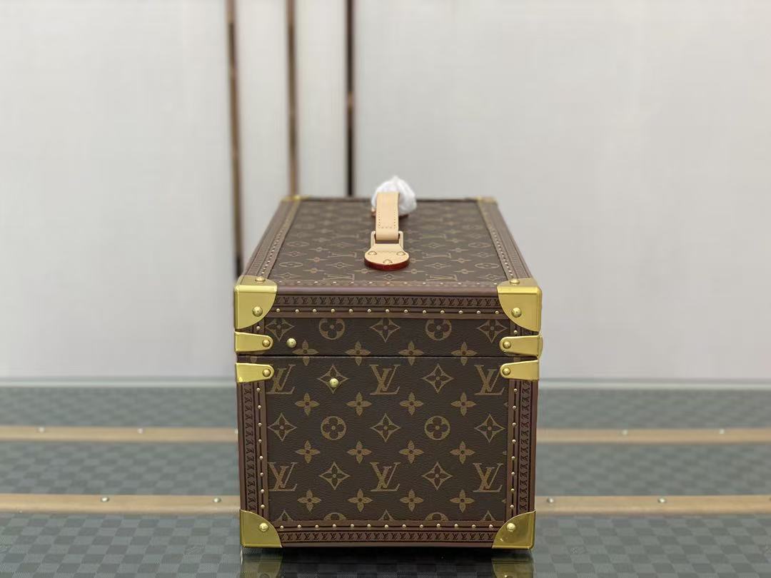 LV MAKEUP CASE 42 IN MONOGRAM PATTERN WITH MIRROR TP2