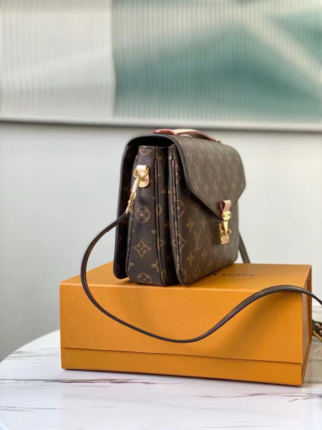LV MESSENGER BAG 25 IN BROWN MONOGRAM CANVAS