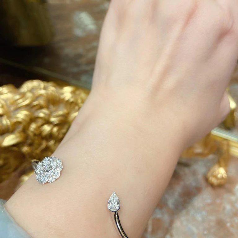 chanel-camelia-precieux-bracelet-18k-white-gold-diamonds-j11459-coral-1-768x768_9e37c83f-02c4-4604-b282-c468a267b503.jpg