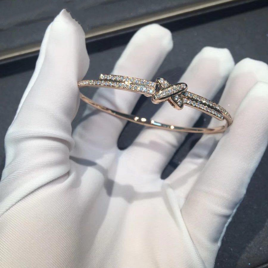 chaumet-jeux-de-liens-bracelet-rose-gold-diamonds-082180-coral-1-900x900_c7b1d916-4bb6-444c-89c6-e55c5e602a1f.jpg