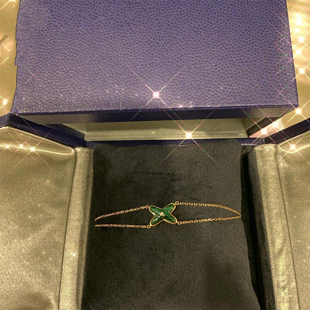 chaumet-jeux-de-liens-bracelet-rose-gold-malachite-diamond-083974-coral-1_12a2e2f4-88f6-4c24-b9b0-47cf94bd8c13.jpg
