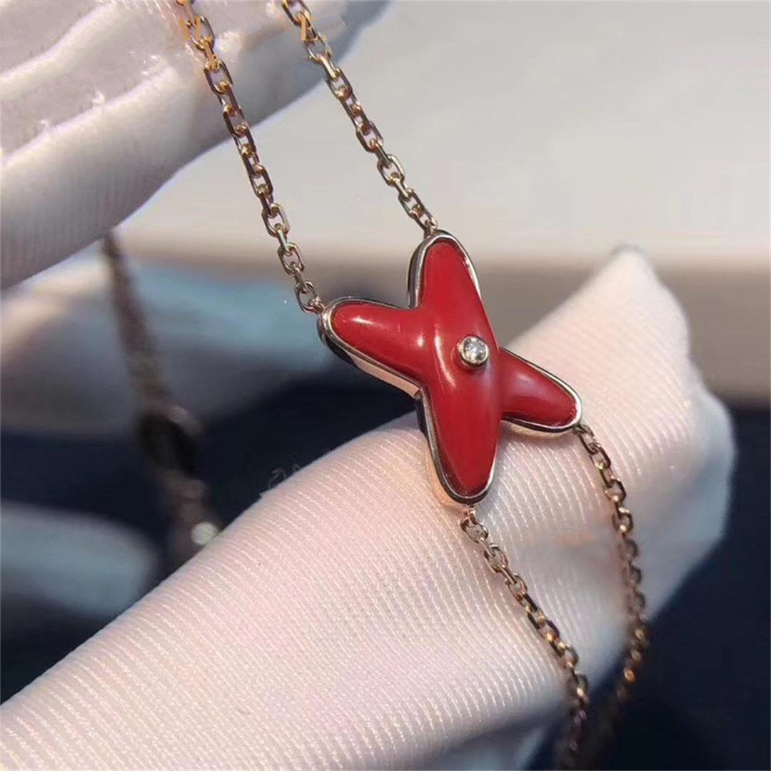 chaumet-jeux-de-liens-carnelian-bracelet-rose-gold-carnelian-diamond-085123-coral-4_8a4a55df-5dc7-483b-9190-b48b84b3235c.jpg