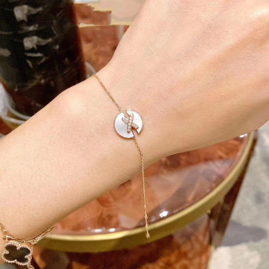 chaumet-jeux-de-liens-harmony-mother-of-pearl-bracelet-rose-gold-mother-of-pearl-diamonds-084231_3_db1793be-9f0e-445a-bea8-be54c8a46a40.jpg