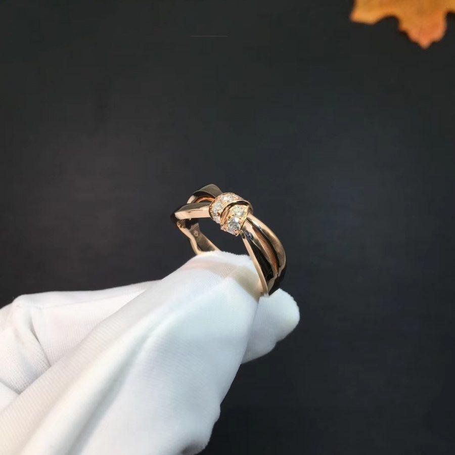 chaumet-liens-seduction-ring-rose-gold-diamonds-083055-coral-3-900x900_4607e308-1870-4cec-a48a-97c431920379.jpg