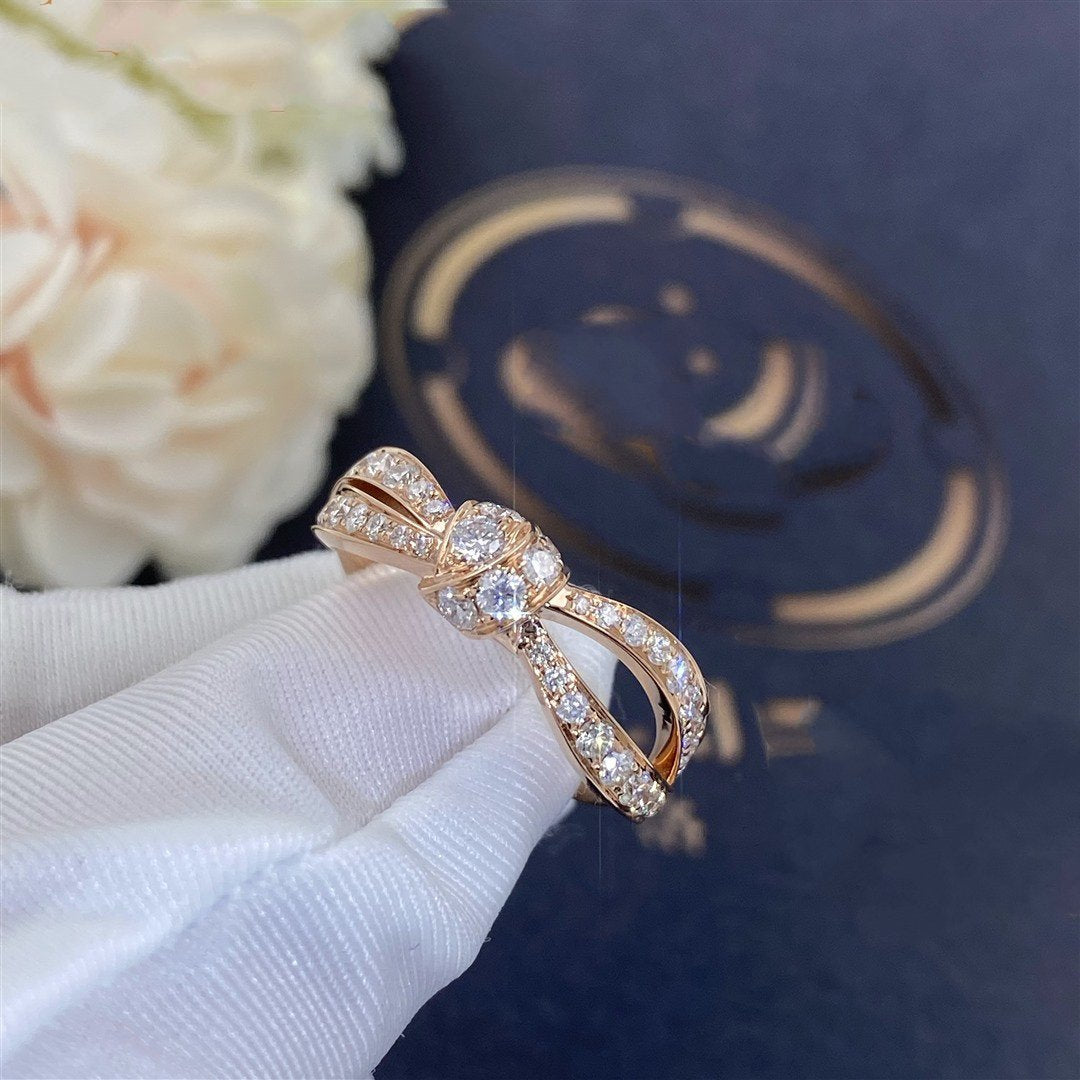 chaumet-liens-seduction-ring-rose-gold-diamonds-083056-coral-6_324ca11f-593c-4eec-ab29-afc5d51f24b2.jpg