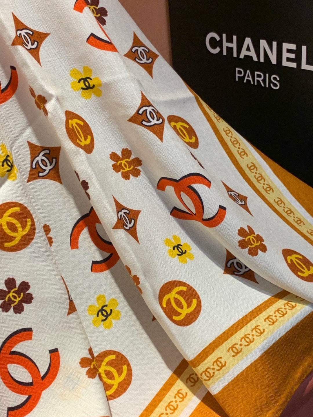CHANEL 26S SCARF 140 IN CASHMERE AND SILK 306121