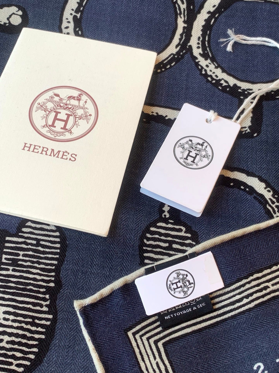 HERMES 26S PRINTED SQUARE SCARF 135 IN CASHMERE AND SILK 307239
