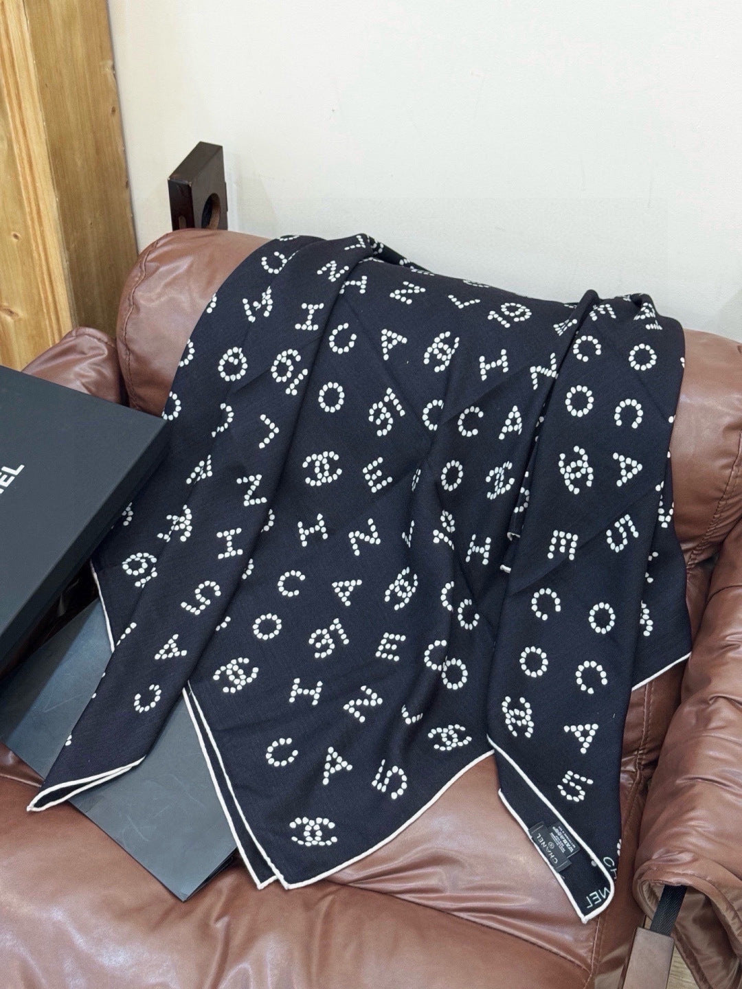 CHANEL 26S SCARF 135 IN CASHMERE AND SILK 309323