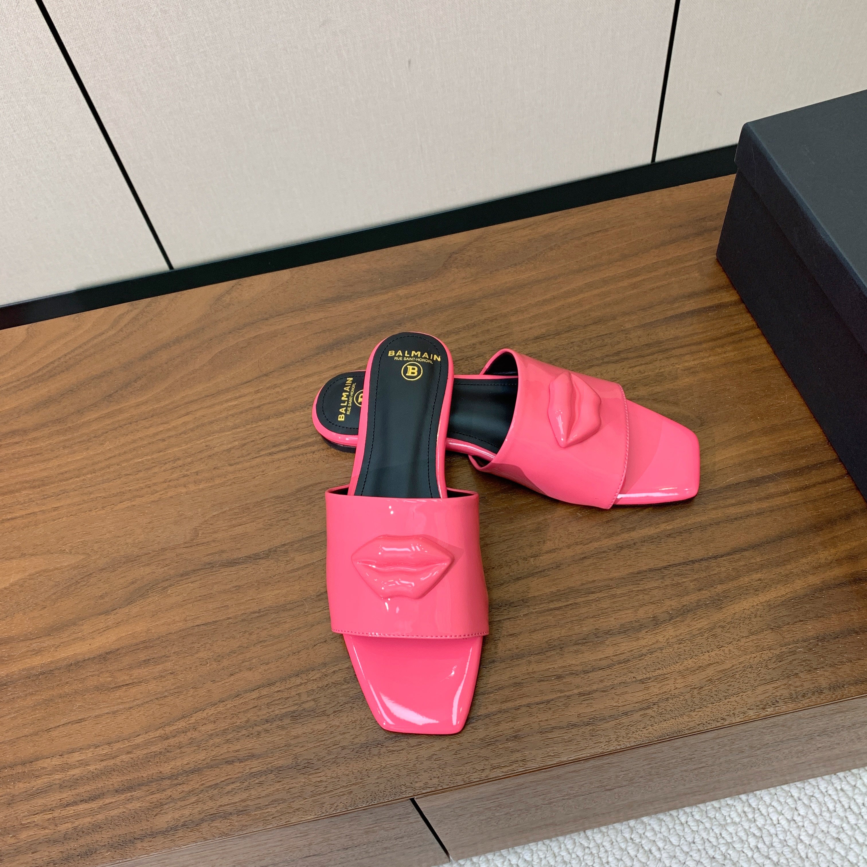 BALMAIN 26S LIP-EMBELLISHED SLIDES IN PINK PATENT CALFSKIN