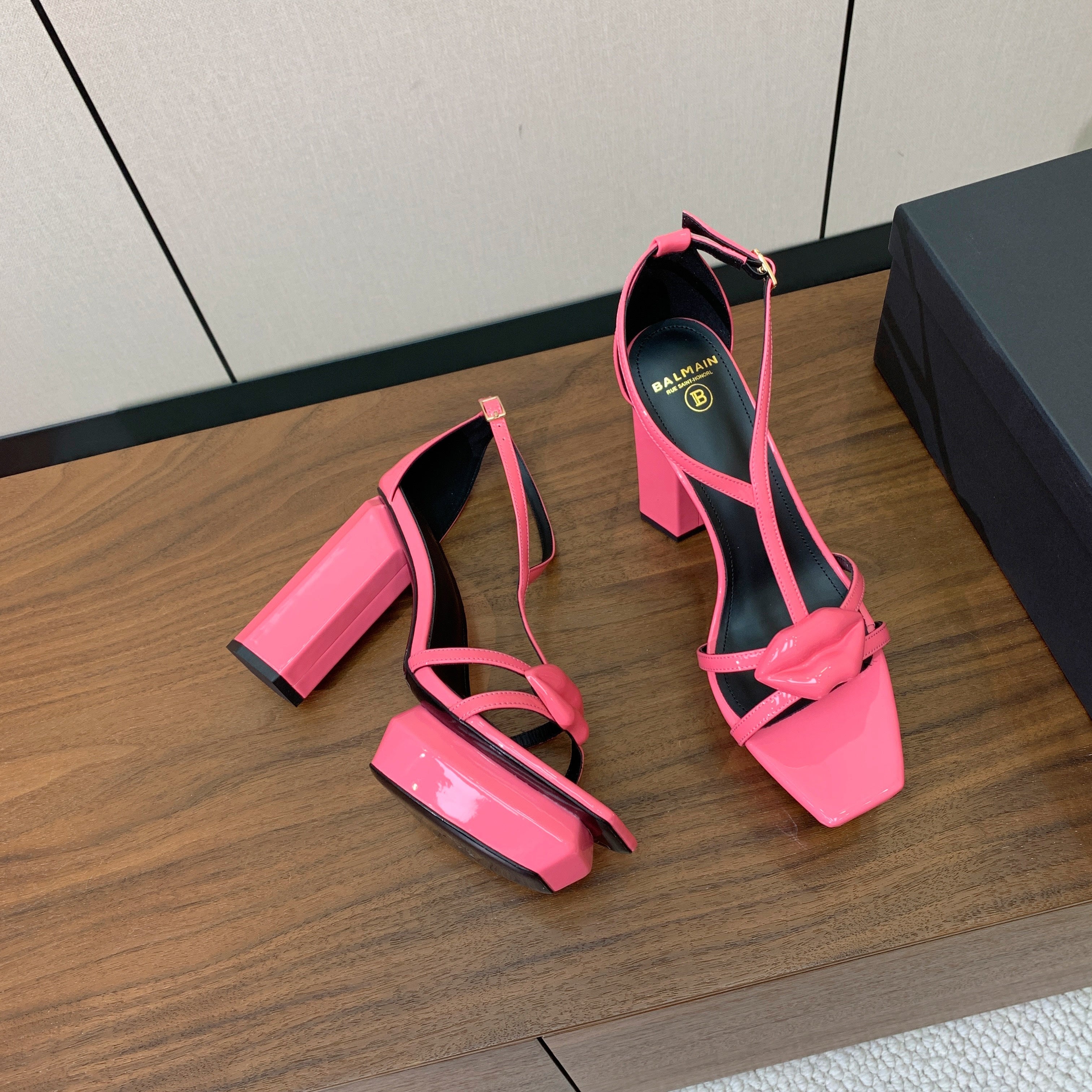 BALMAIN 26S LIP-EMBELLISHED HEELS 105 MM IN PINK CALFSKIN
