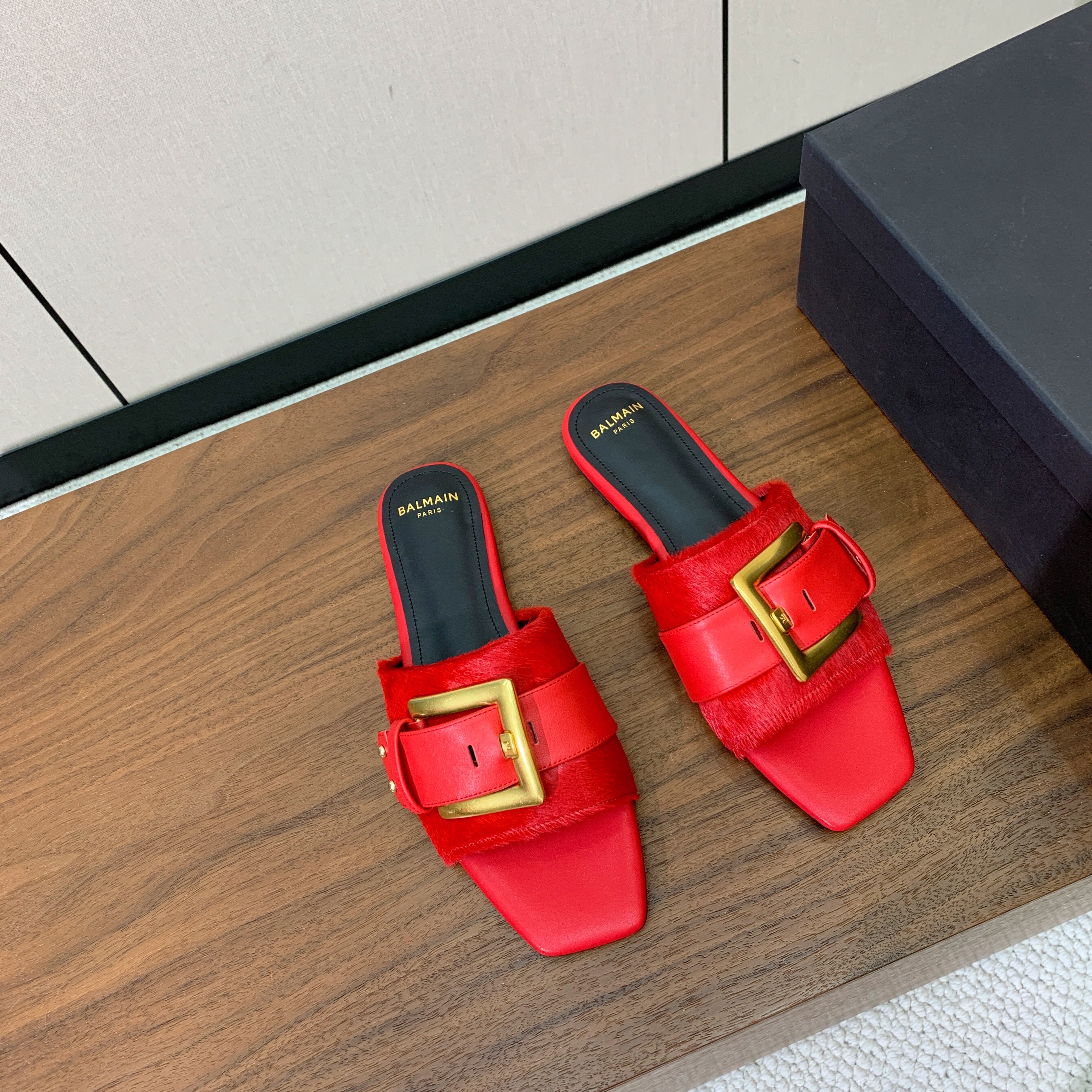BALMAIN 26S B-BELT FLAT SANDALS IN RED CALFSKIN AND PONY HAIR
