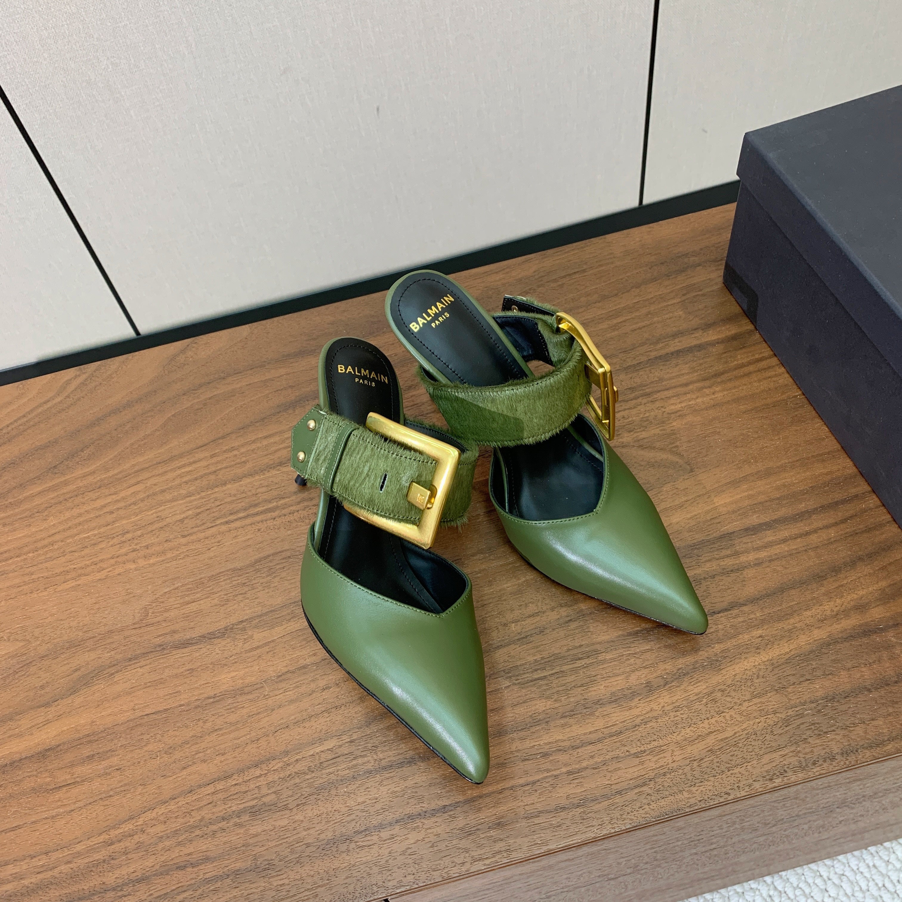 BALMAIN 26S HIGH-HEELED MULES 95 MM IN OLIVE GREEN CALFSKIN AND PONY HAIR