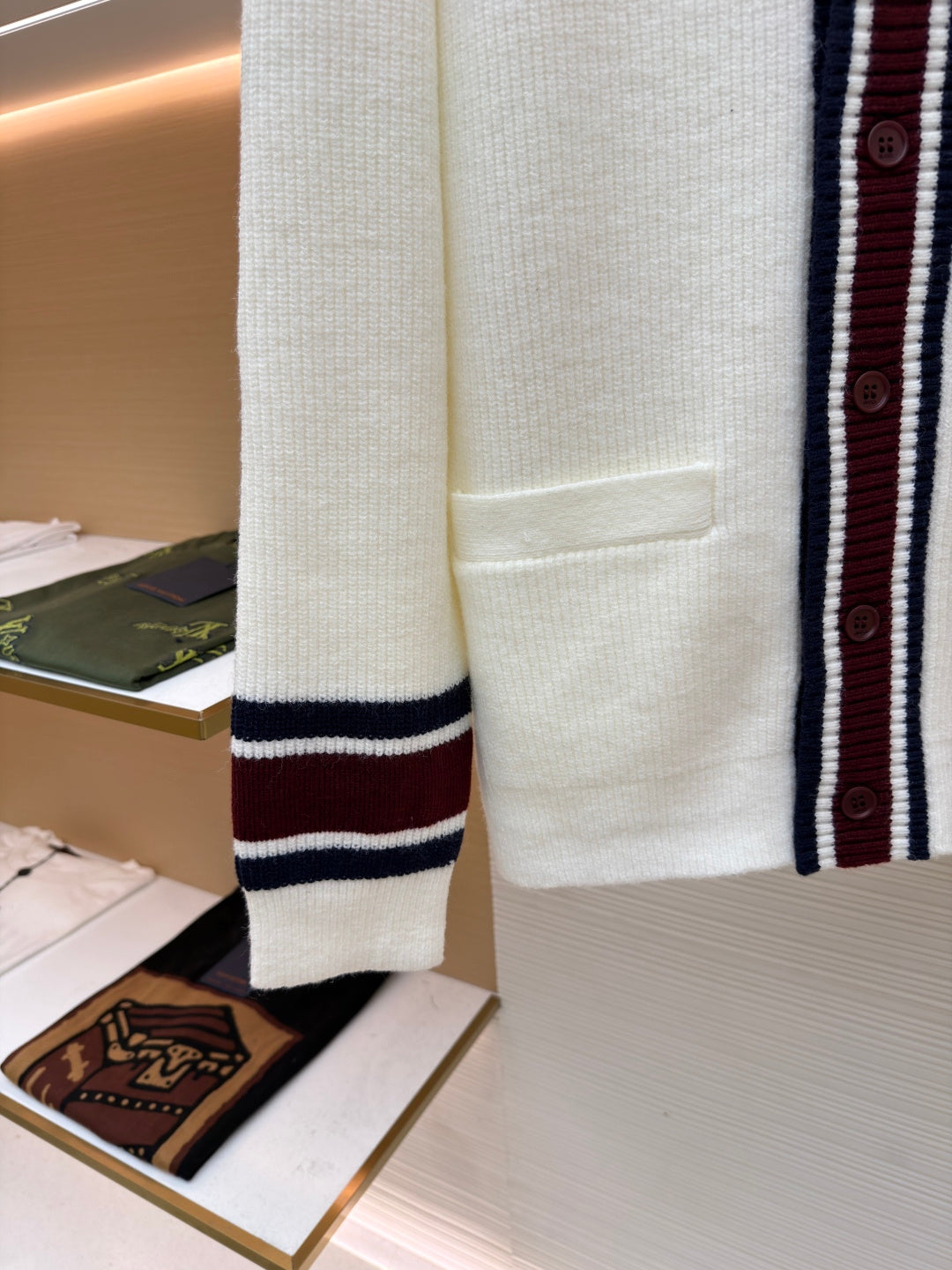 GUCCI 26S CARDIGAN 203