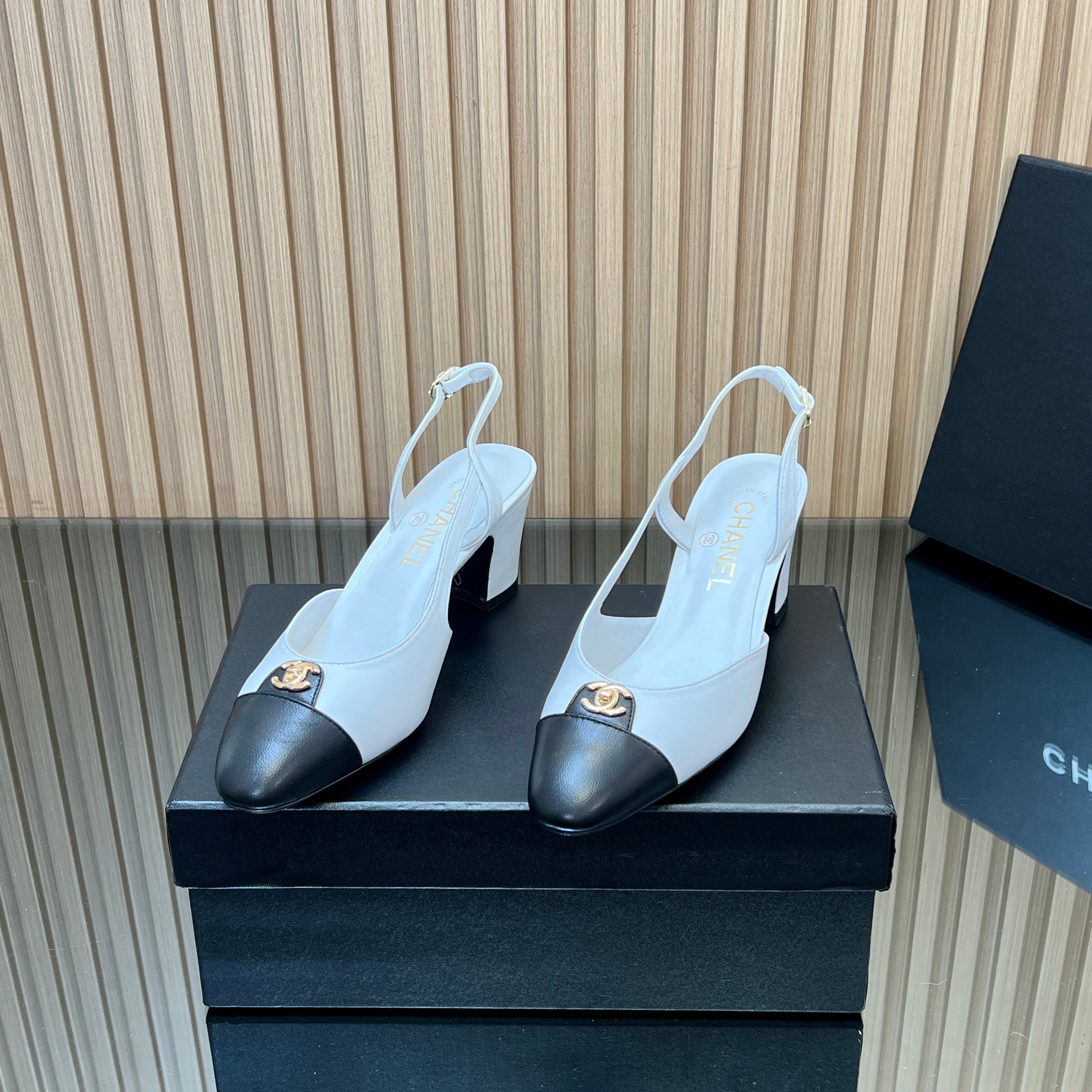 CHANEL 25S SLINGBACK SHOE LOGO 65MM IN WHITE CALFSKIN GOLD HARDWRE