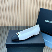 CHANEL 25S BALLET FLATS LOGO IN WHITE CALFSKIN AND BLACK CANVAS GOLD HARDWARE