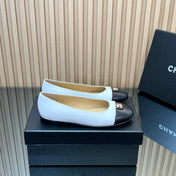 CHANEL 25S BALLET FLATS IN WHITE AND BLACK LAMBSKIN GOLD HARDWARE