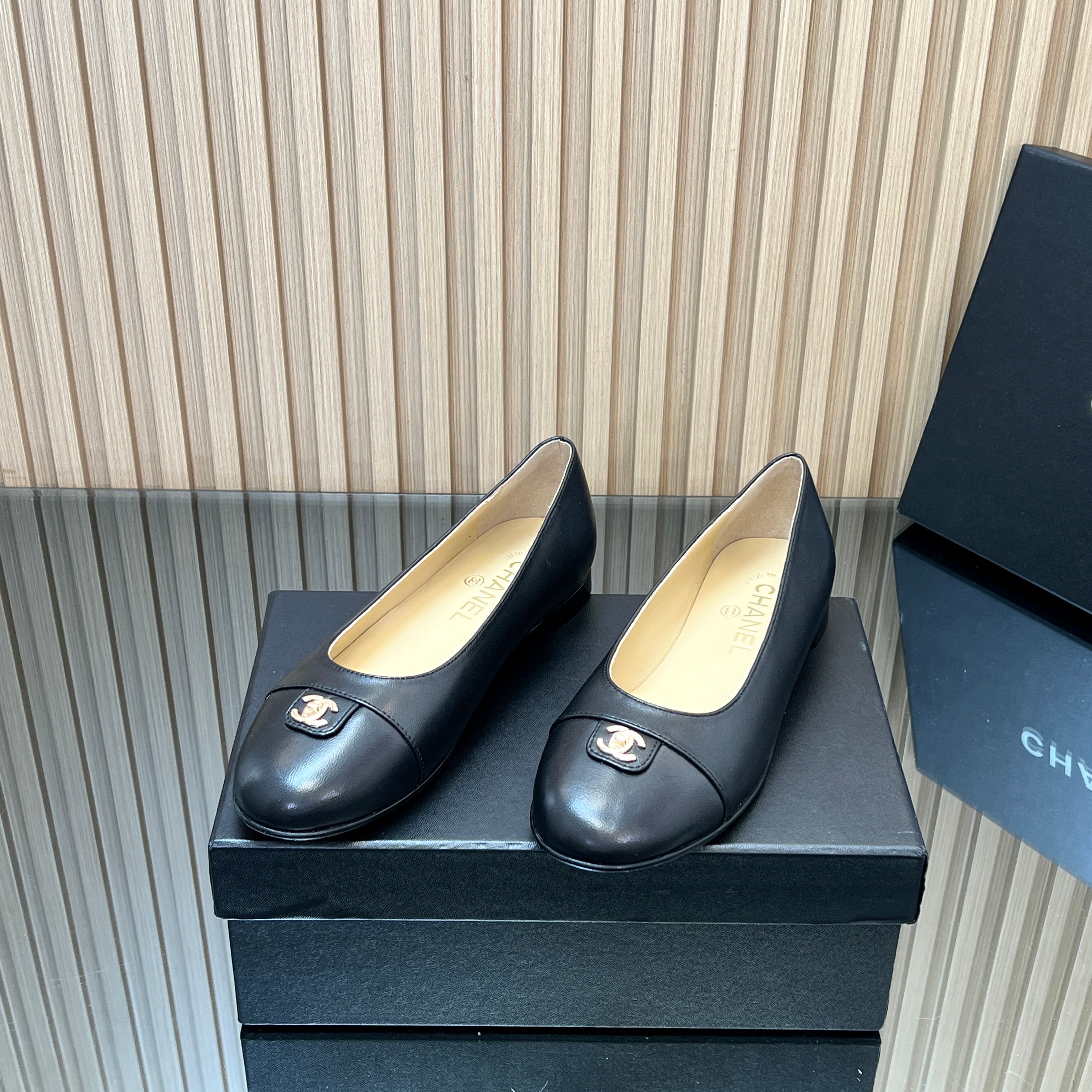 CHANEL 25S BALLET FLATS IN BLACK LAMBSKIN GOLD HARDWARE