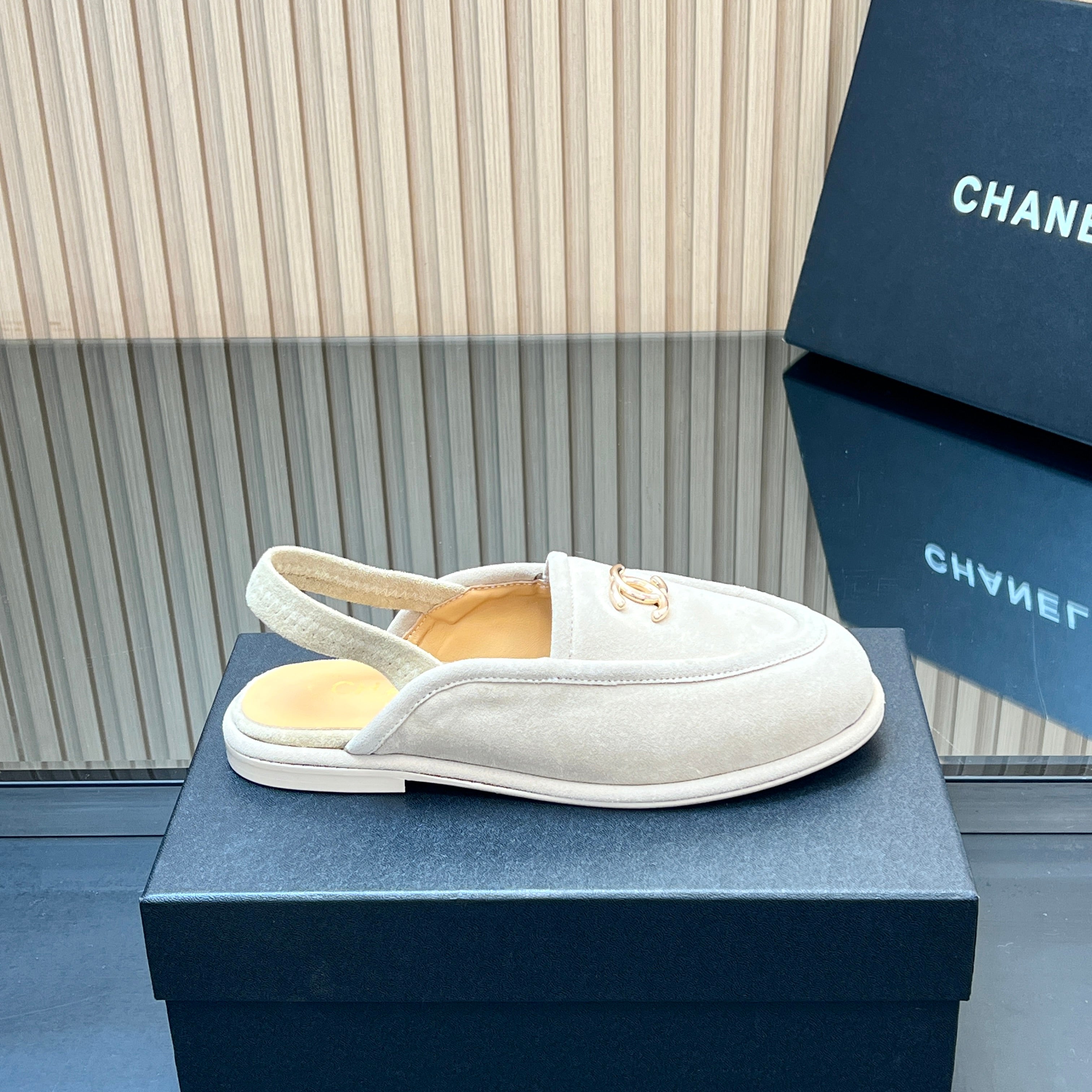 CHANEL 25S BACK STRAP MULE 15MM IN IVORY SUEDE GOLD HARDWARE