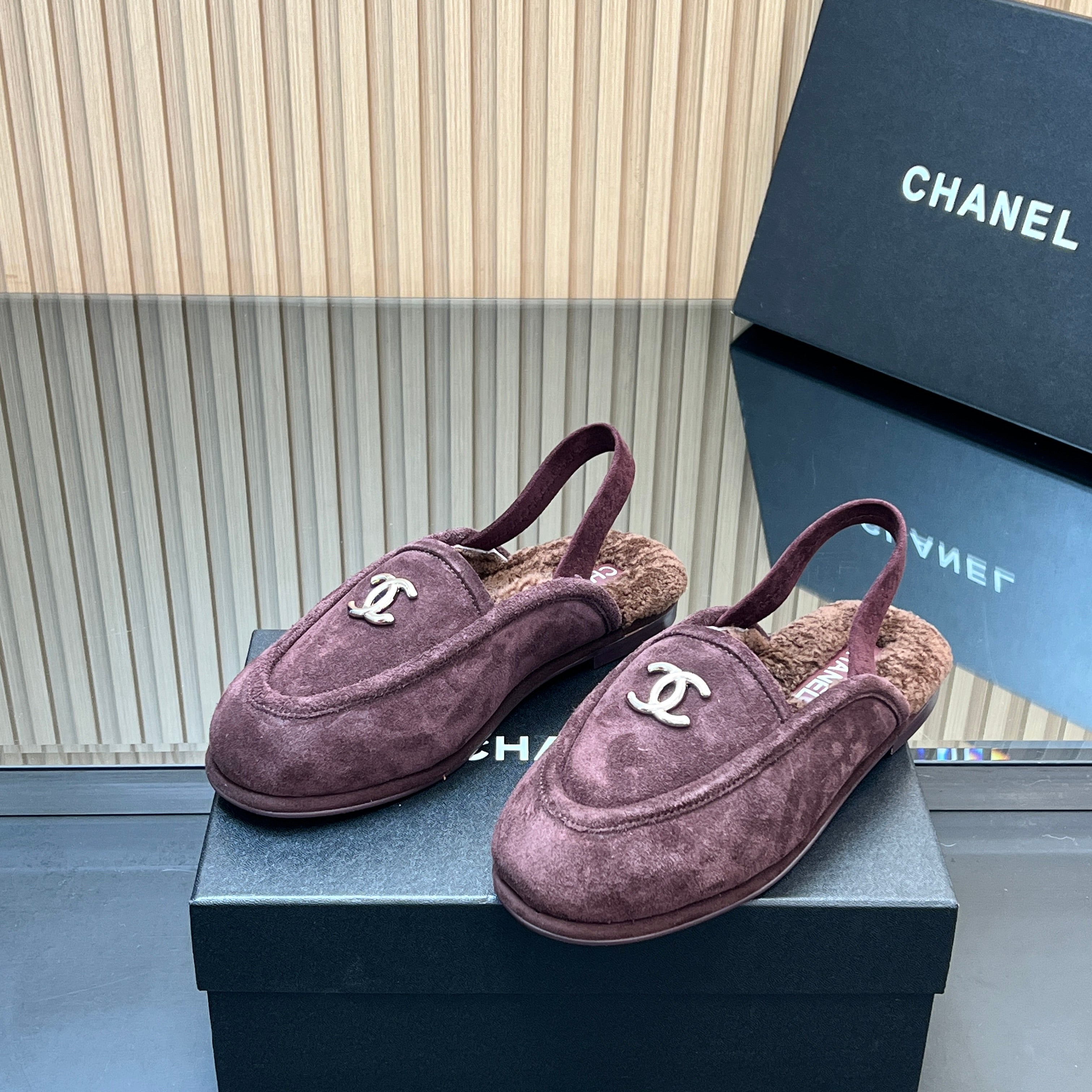 CHANEL 25S BACK STRAP MULE 15MM IN DARK PURPLE SUEDE AND WOOL GOLD HARDWARE