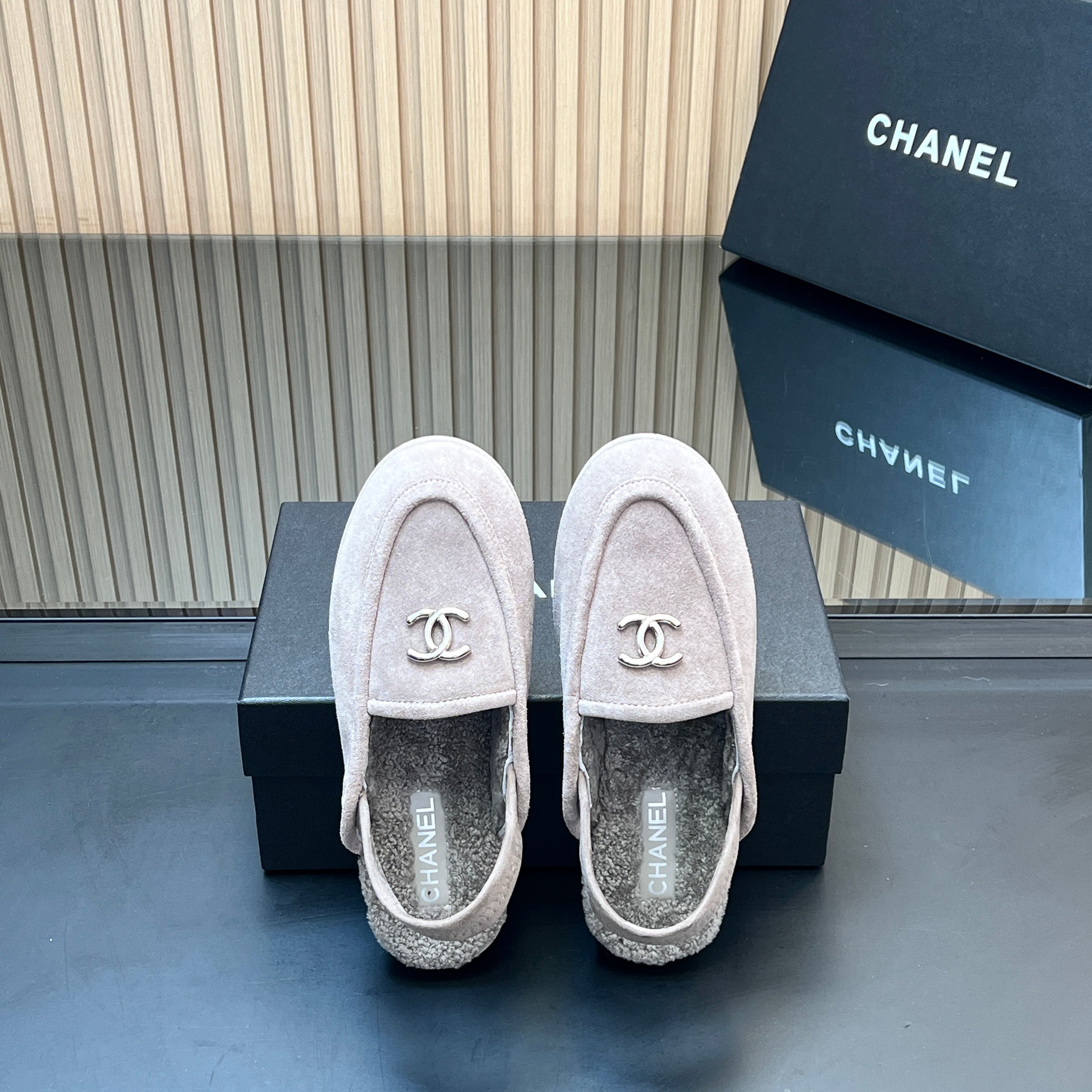 CHANEL 25S BACK STRAP MULE 15MM IN LIGHT PURPLE SUEDE AND WOOL SILVER HARDWARE