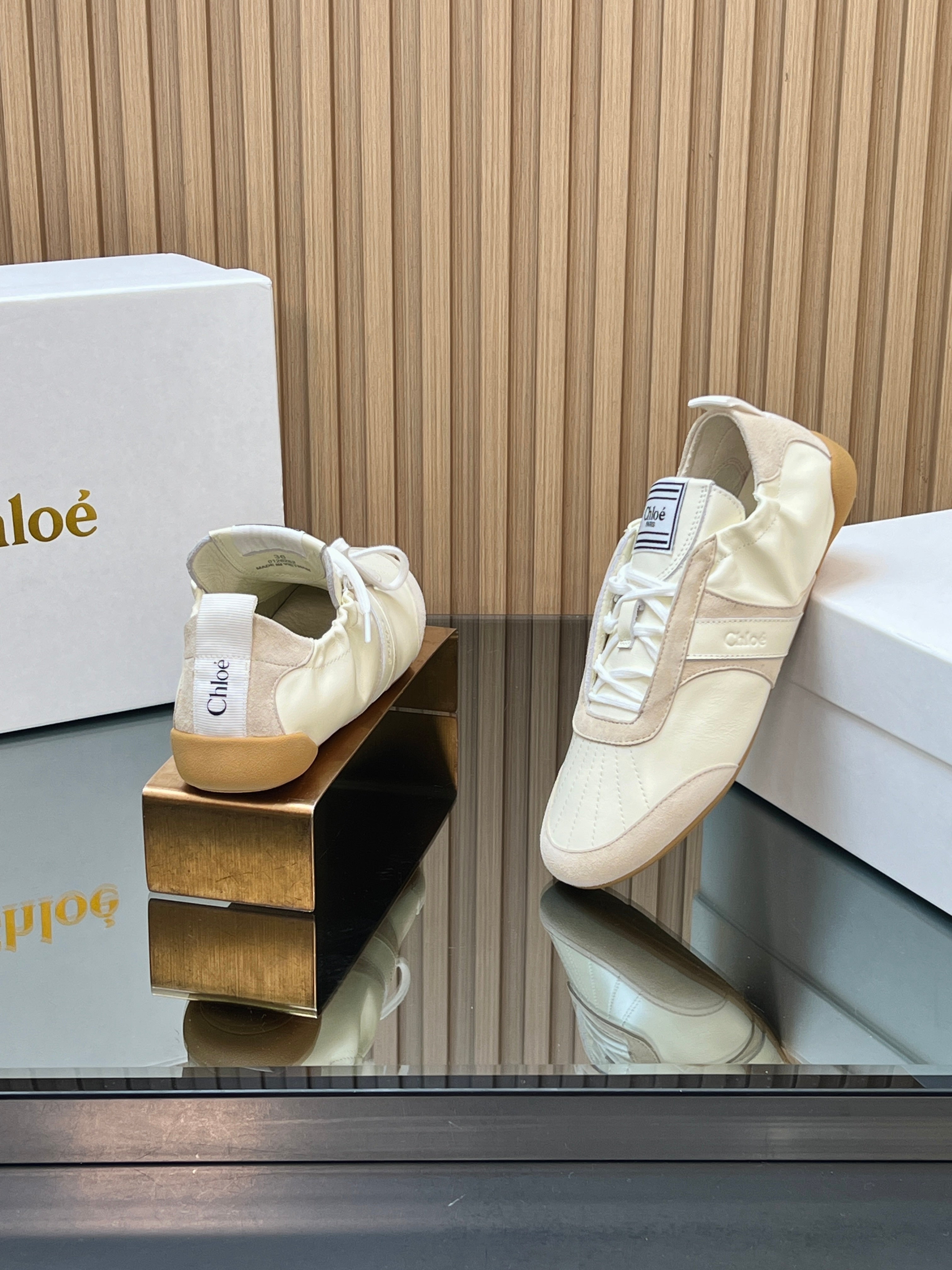 CHLOÉ 26S SNEAKERS IN CREAM WHITE CALFSKIN AND LIGHT PINK SUEDE