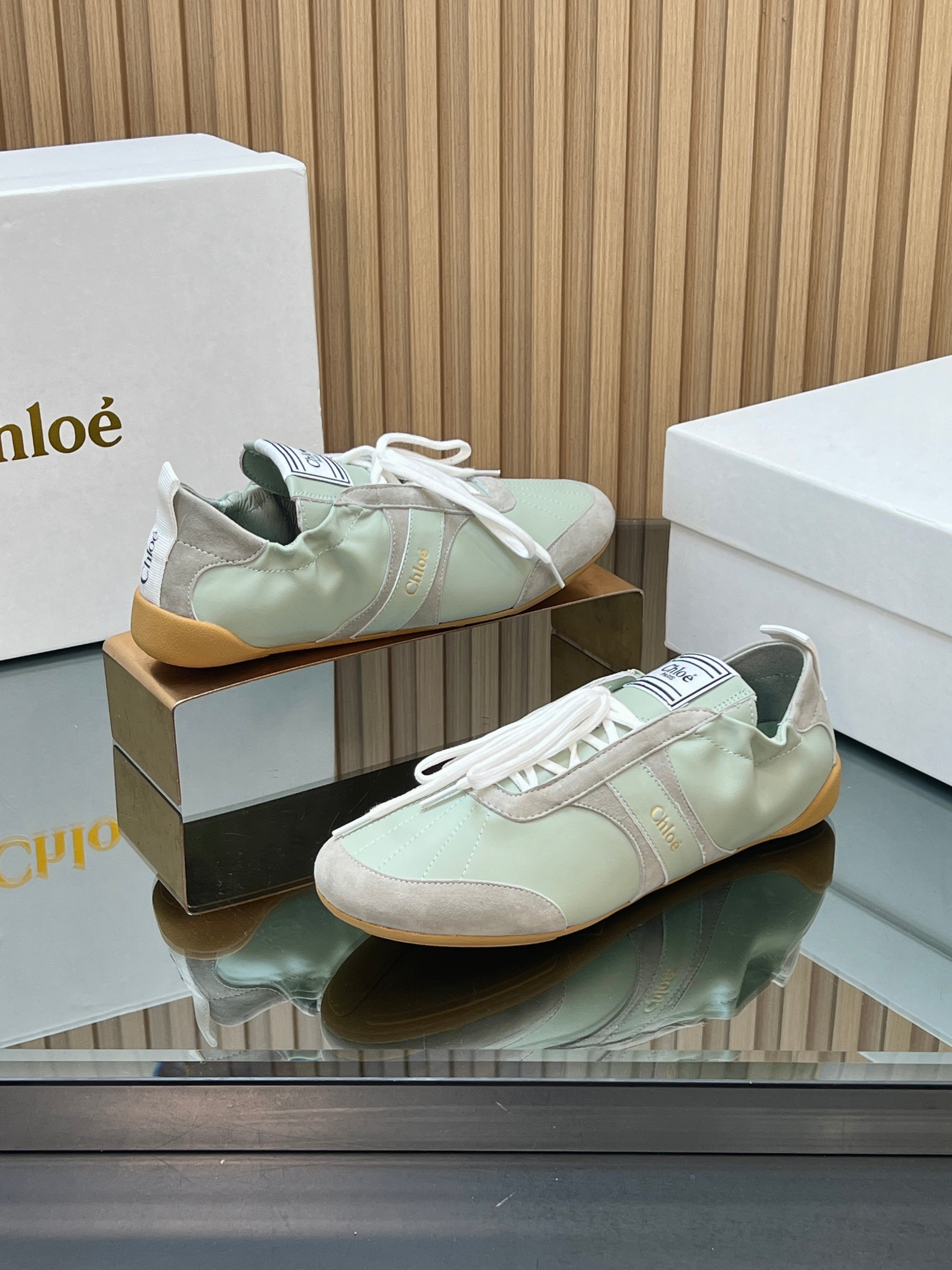 CHLOÉ 26S SNEAKERS IN LIGHT GREEN CALFSKIN AND GREY SUEDE