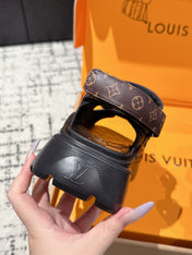 LV WEDGE SANDALS 25S 55 MM IN BLACK CALFSKIN