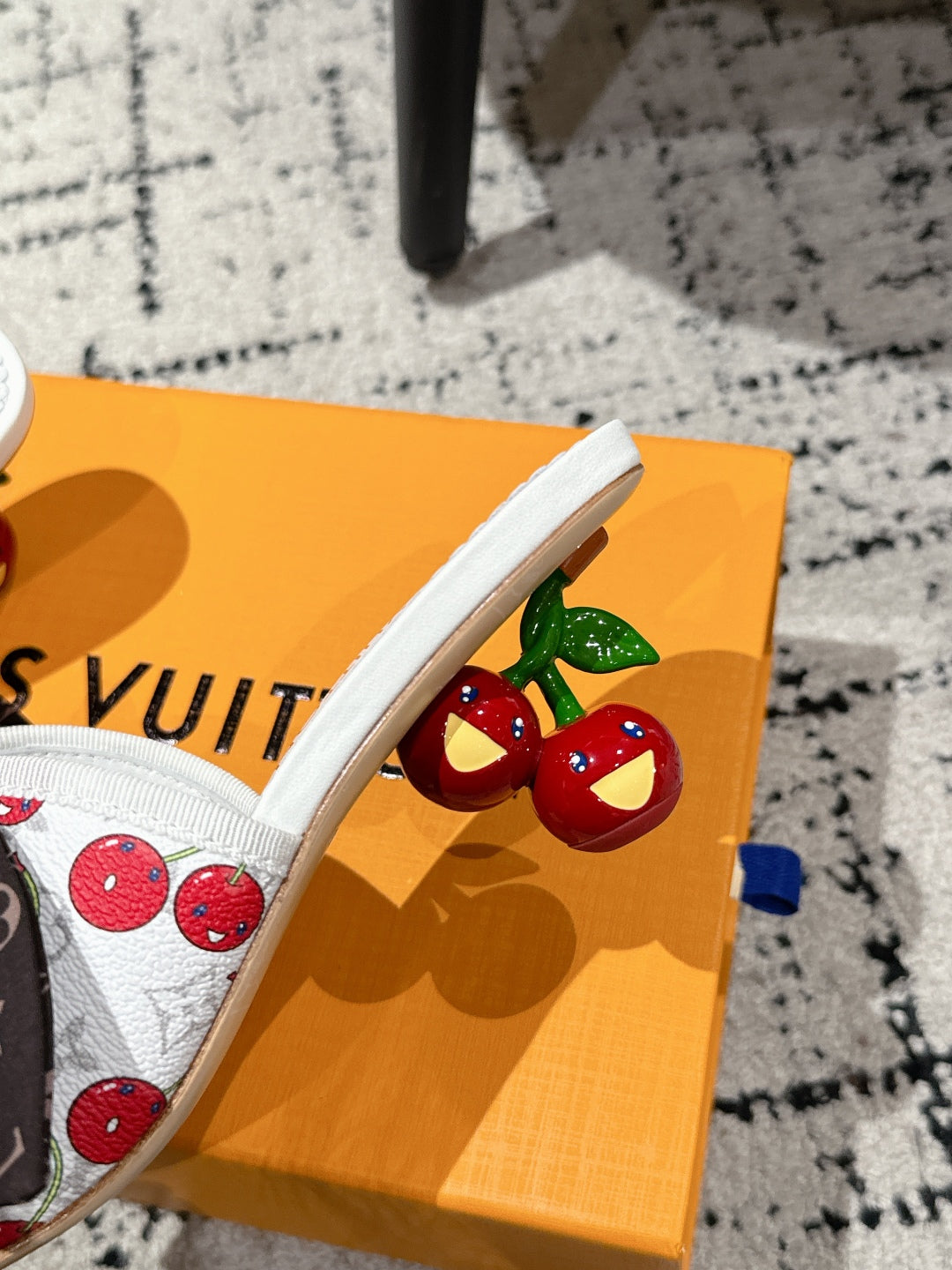 LV CHERRY HIGH HEELS 25S IN WHITE CALFSKIN WITH BOW STYLE 9