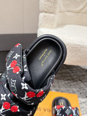 LV TWO-STRAP SLIDES 25S IN BLACK FABRIC AND CALFSKIN