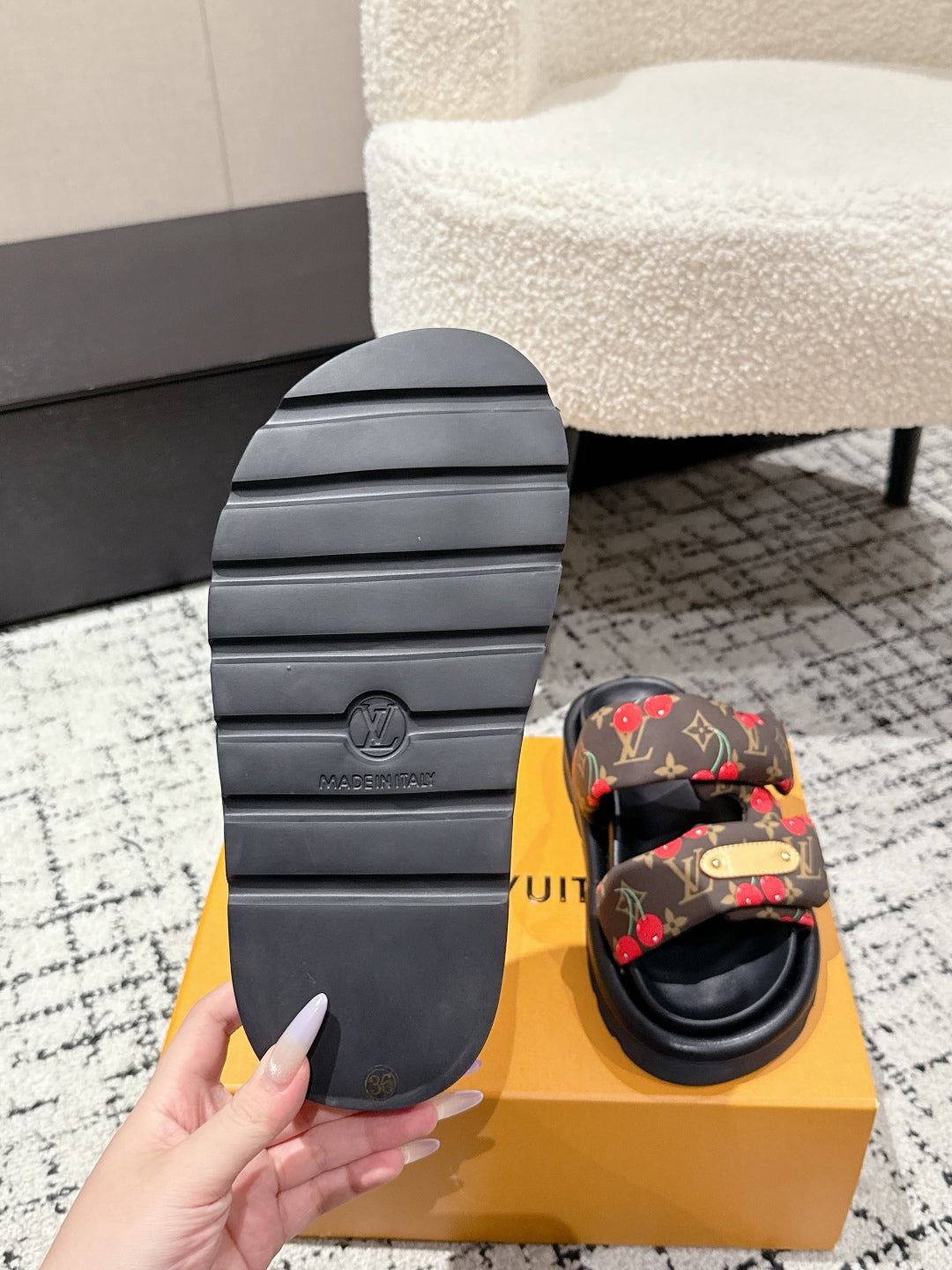 LV TWO-STRAP SLIDES 25S IN BROWN FABRIC AND BLACK CALFSKIN