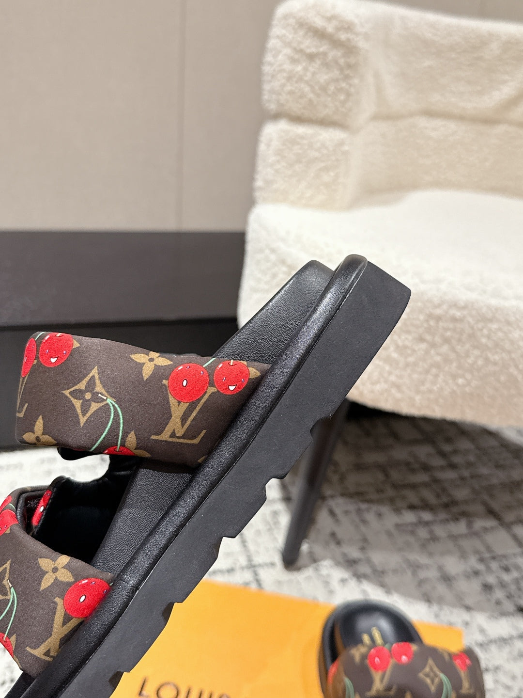 LV TWO-STRAP SLIDES 25S IN BROWN FABRIC AND BLACK CALFSKIN