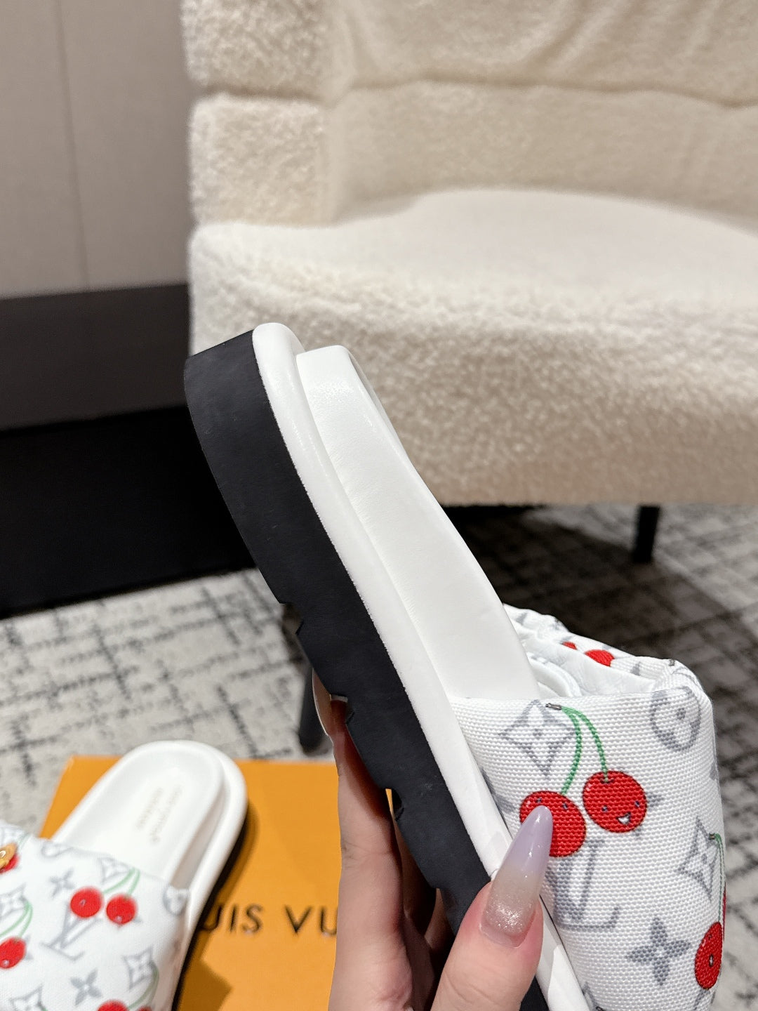 LV MIAMI-STYLE SANDALS 25S IN WHITE FABRIC AND CALFSKIN