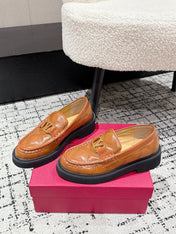 VLTN LOAFER 25S IN BROWN CALFSKIN WITH GOLD HARDWARE