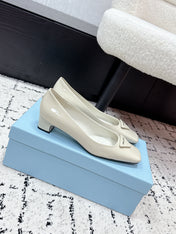 PRADA 26S SQUARE-TOE HIGH HEELS 35MM IN CREAM WHITE PATENT CALFSKIN WITH LOGO
