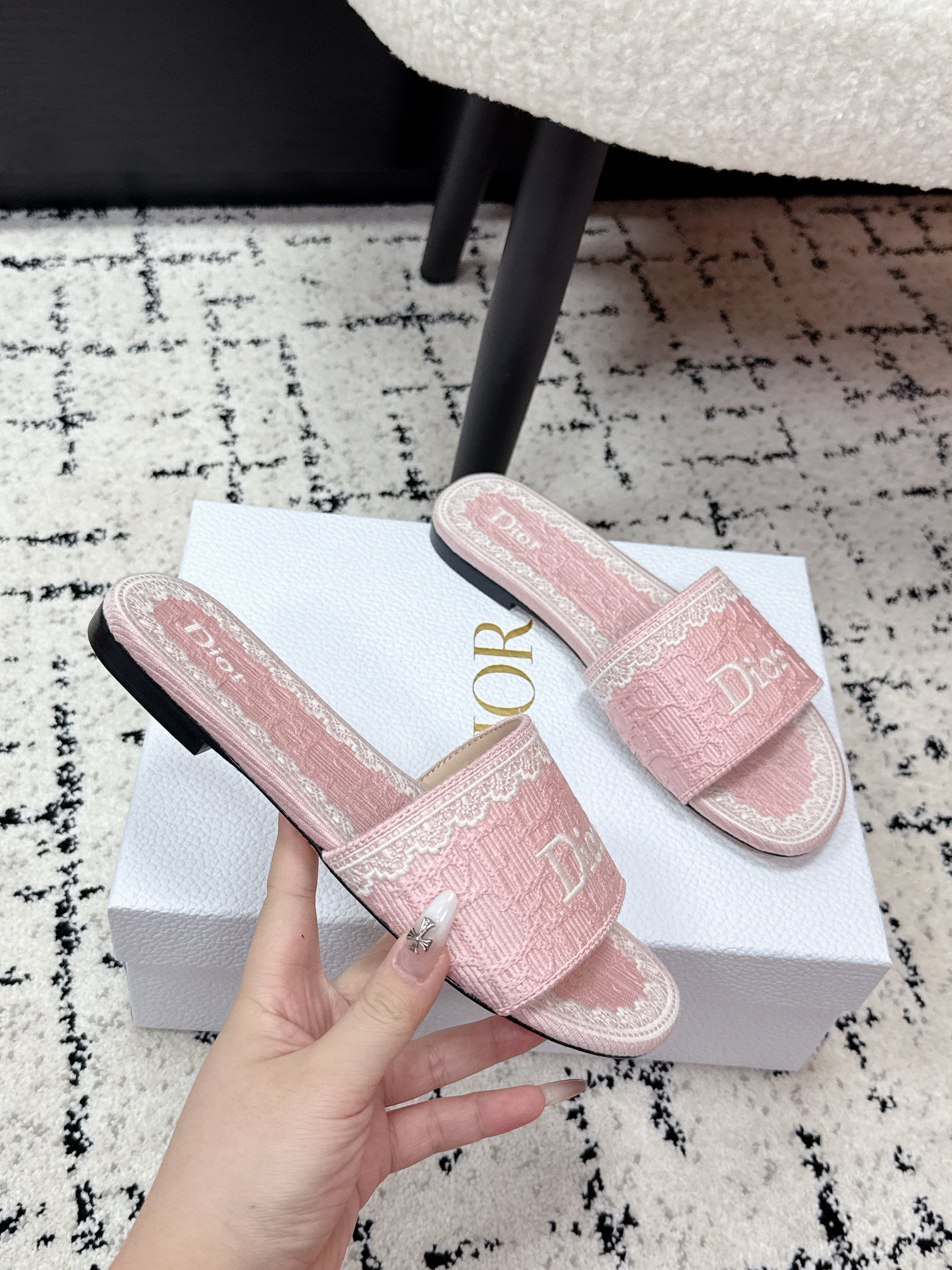 DIOR 26S SLIDES IN LIGHT PINK EMBOSSED OBLIQUE LACE EMBROIDERY