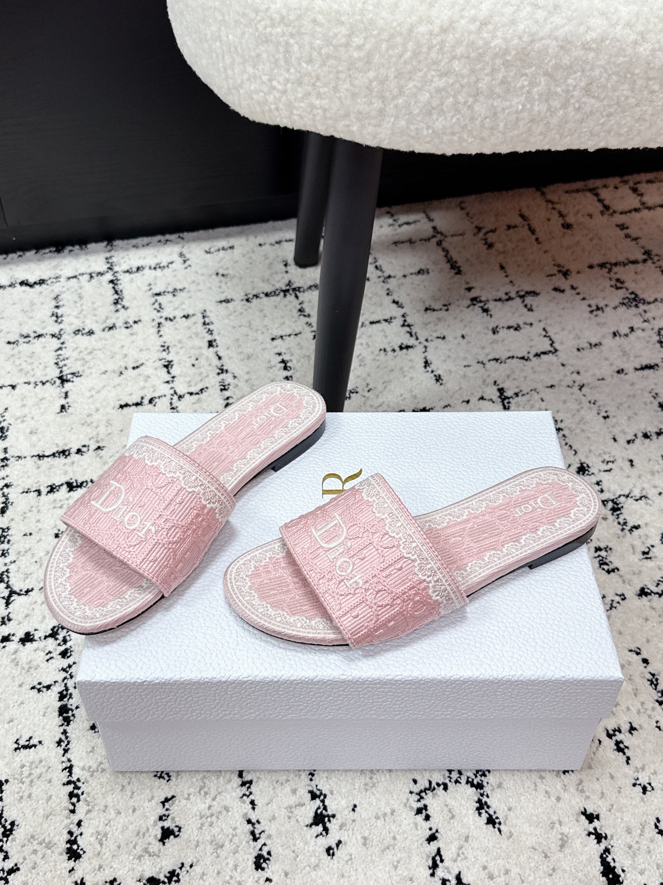 DIOR 26S SLIDES IN LIGHT PINK EMBOSSED OBLIQUE LACE EMBROIDERY
