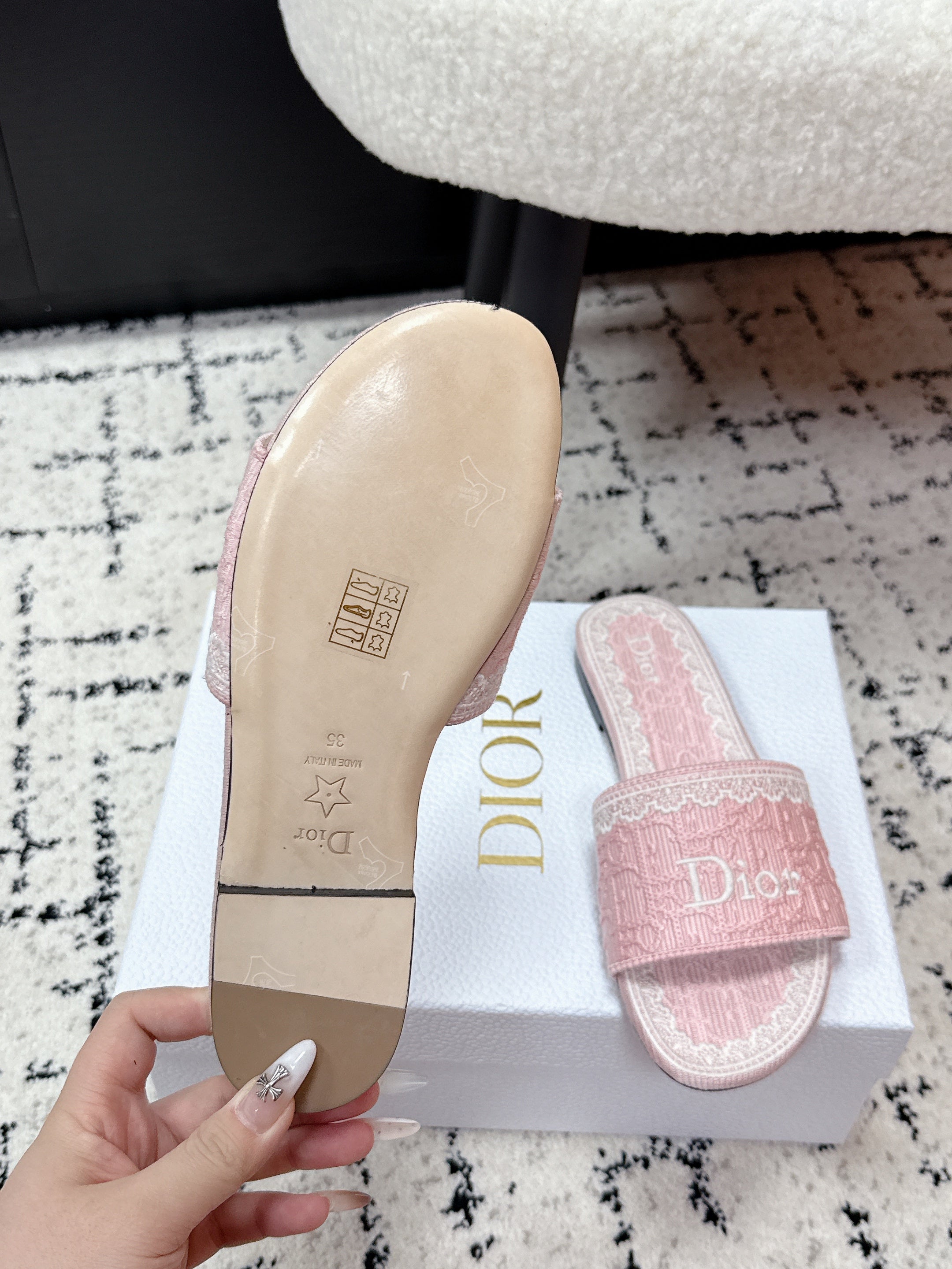 DIOR 26S SLIDES IN LIGHT PINK EMBOSSED OBLIQUE LACE EMBROIDERY