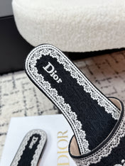 DIOR 26S SLIDES IN BLACK AND WHITE EMBOSSED OBLIQUE LACE EMBROIDERY