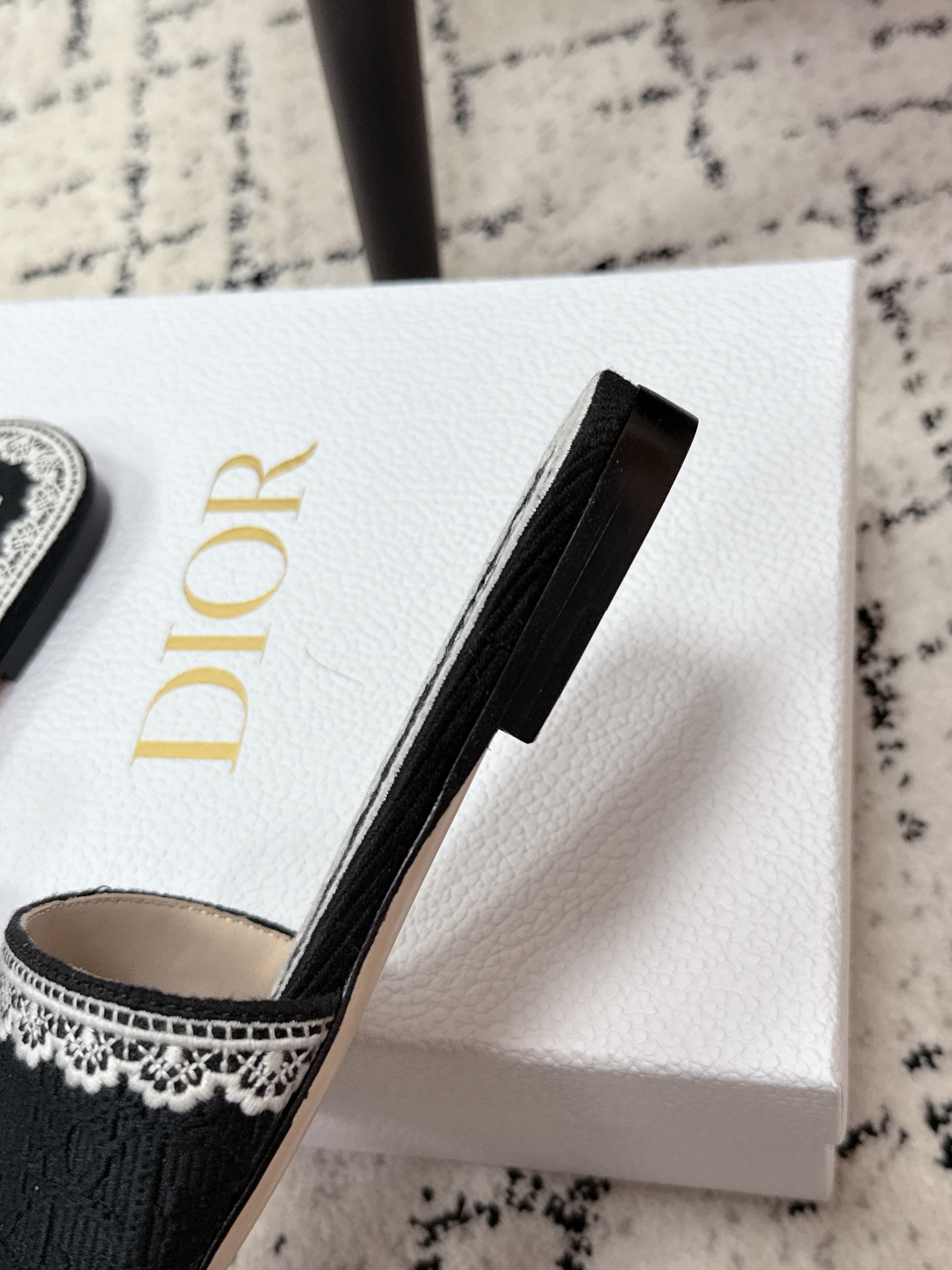 DIOR 26S SLIDES IN BLACK AND WHITE EMBOSSED OBLIQUE LACE EMBROIDERY