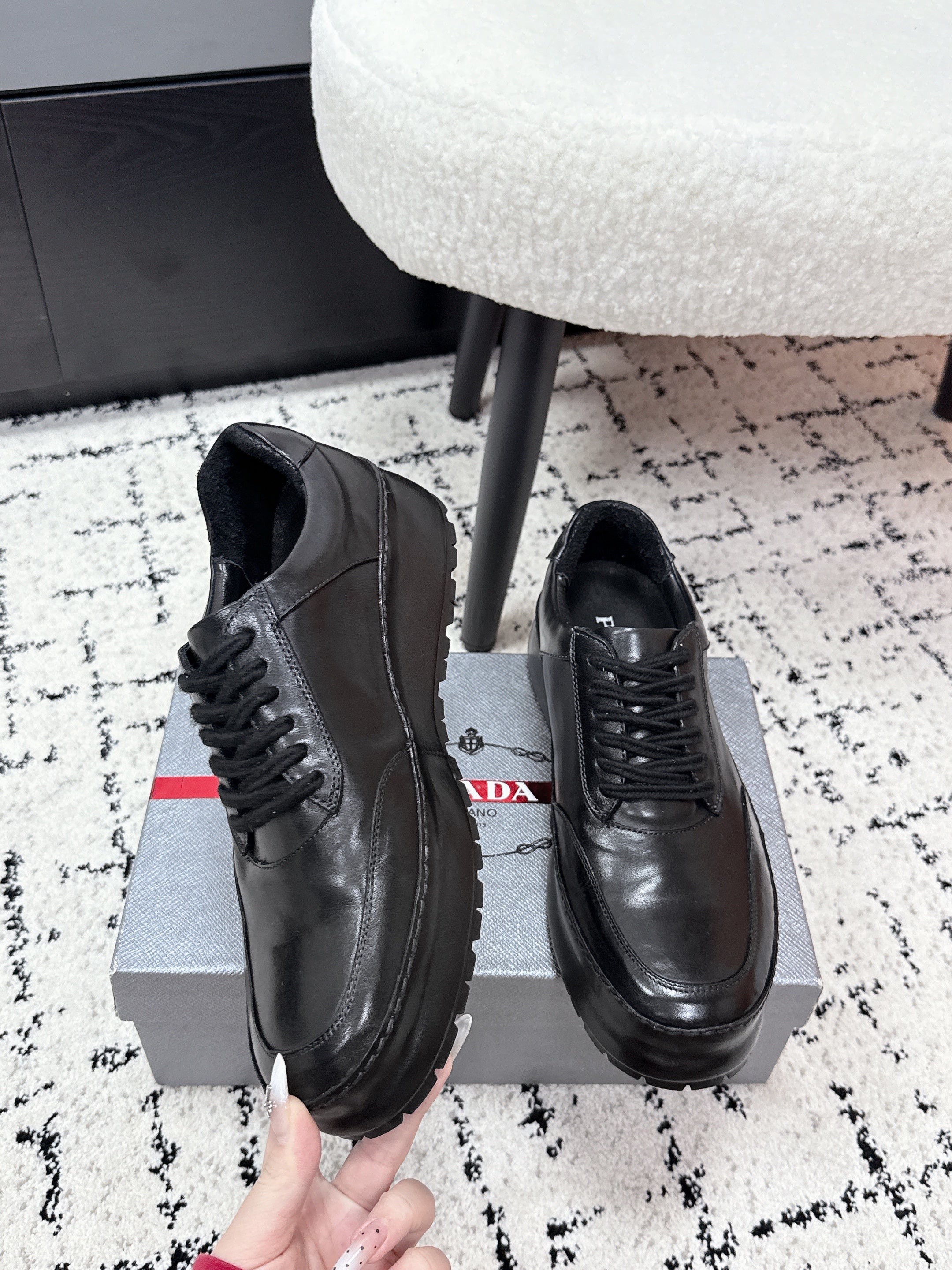 PRADA 26S SNEAKERS IN BLACK SHINY CALFSKIN