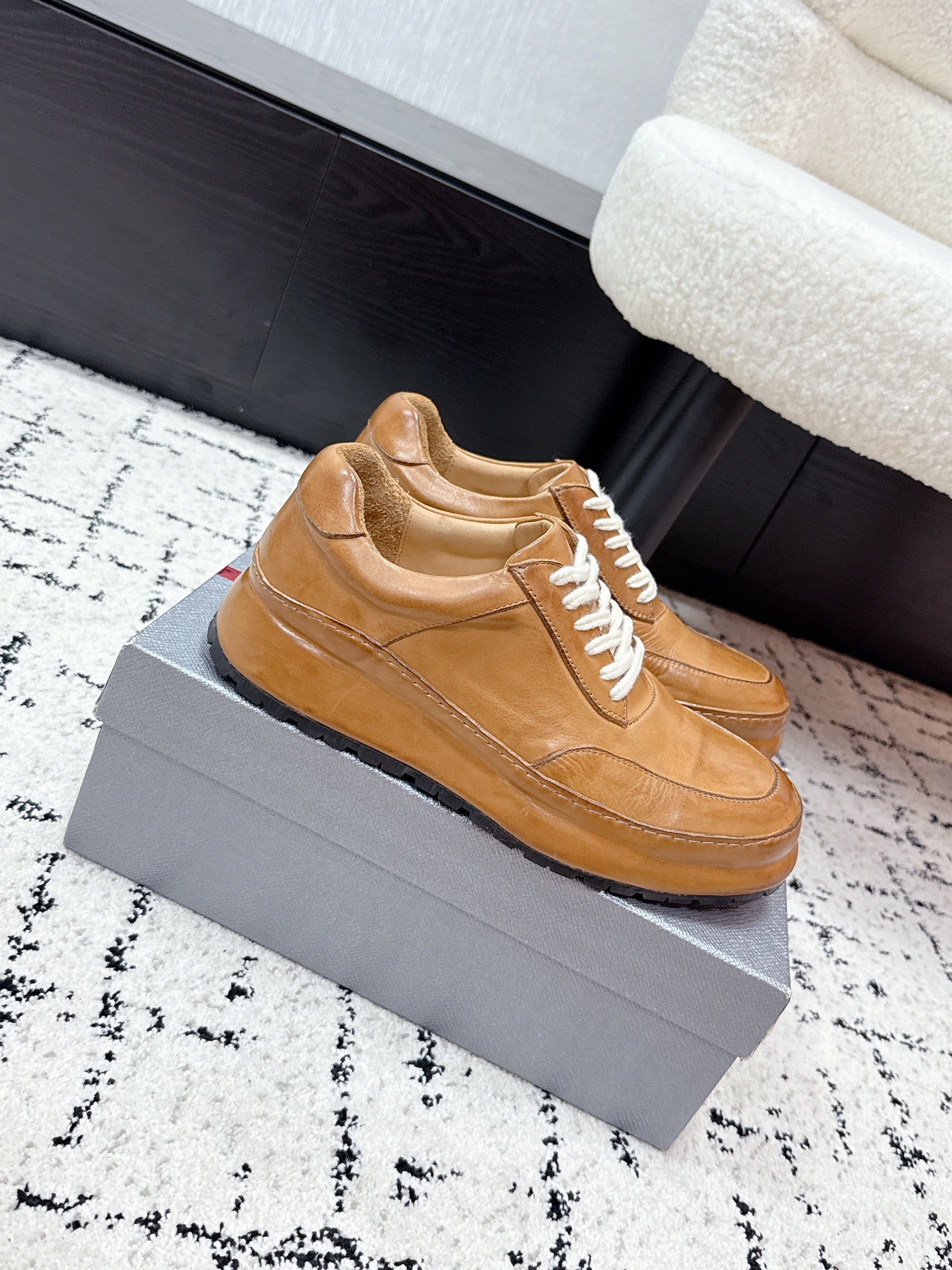 PRADA 26S SNEAKERS IN GOLDEN BROWN SHINY CALFSKIN